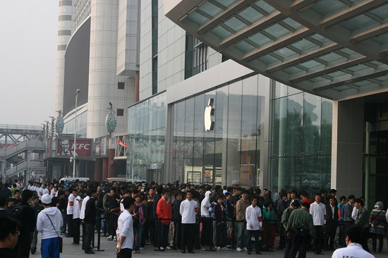 蘋果西單大悅城零售店門口排隊的人們 蘋果西單大悅城零售店門口排隊的人們