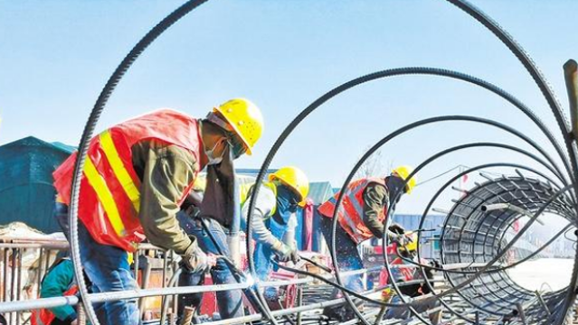 致敬！高溫下的建設(shè)者